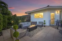 Paradise Lux Waterfront Villa/ Ocean Access w Boat & Jet Ski Rental - Homestays