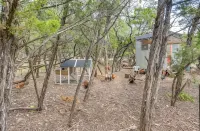 Cozy Modern Cabin wt Pool, Hot Tub, Fire pit and Goats, Alpacas, Chickens & Emus