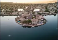 Lakefront Getaway with Infinity Pool and Pontoon - 4-Star