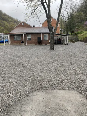 The Heartland Lodge w/50amp RV site/ full hookup - Wifi