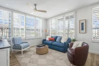 Beautifully Remodeled 2-Bedroom, 2-Bath Apt in Historic Downtown Venice, FL - Boutique