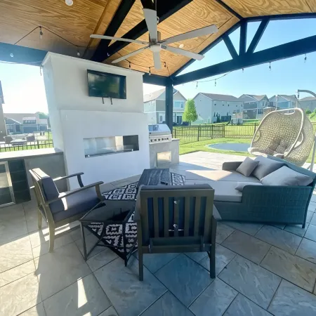 FAMILY FRIENDLY/POOL/BASKETBALL COURT/IN-GROUND TRAMPOLINE