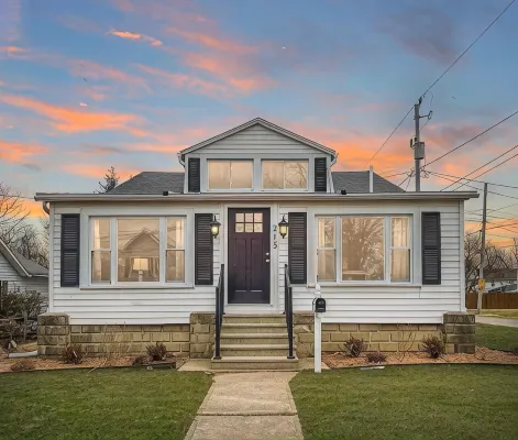 Recent Remodel - 5 Min Walk to Jet Express and Downtown Port Clinton. - Wifi