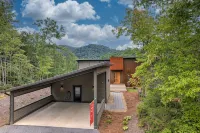 Luxury Mountain Retreat w/ Hot Tub, Grill & Fire Pit Near Asheville, NC - 4-Star