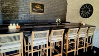 The Town House Motor Inn - bar