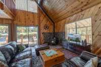 Knotty Pine Family Cabin (Tahoe Donner) - Dogs Welcome!!!
