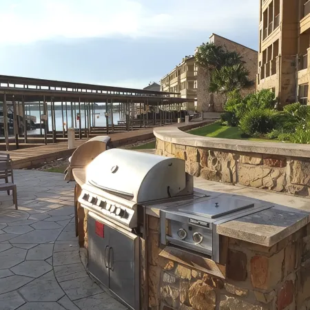 🌟Lakeside Getaway Luxury Waters Condo @HSB Resort Near Yacht Club Pool HotTub🌟