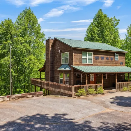 Moose Shack - Mountain Views · Spa King Suite · Game Room · 3 Patios