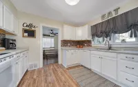 Steps from DOWNTOWN! COZY 5 bedroom Bungalow!