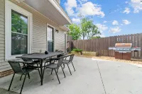 This beautiful home is in the historic Haymount district of Fayetteville. - 3 ดาว