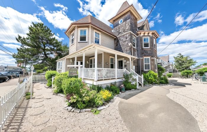 3rd to Beach*Big Discount Summer Weeks* Porch,Heart of B.H,Across Veterans Park