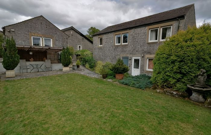 Comfortable and Spacious Apartment in Middleton-by- Youlgrave Near Bakewell.