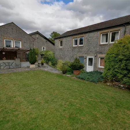 Comfortable and spacious apartment near Bakewell in the Peak District.