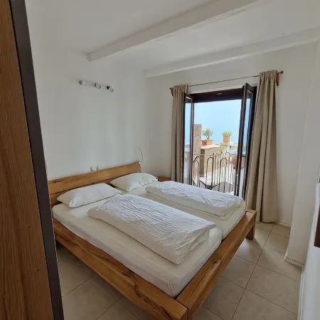 Casa Sira Modern retreat