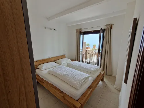 Casa Sira Modern retreat