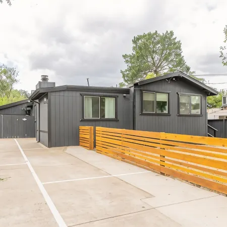 Large Families/Friends Group: 6 Bedroom w/3 Bathrooms and RV Parking