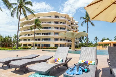 Gorgeous Two-Story Penthouse Private Community on the Beach! Hotels in 