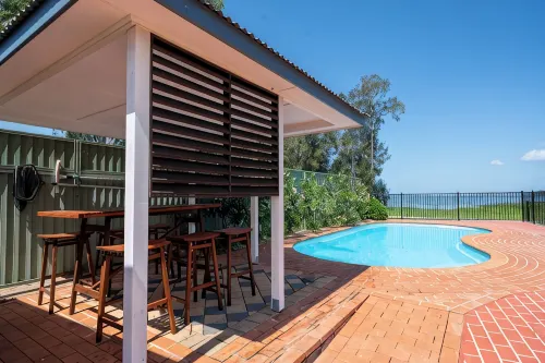 4 Bedroom House with Pool, Mini Golf, Kayak and More - 4-Star