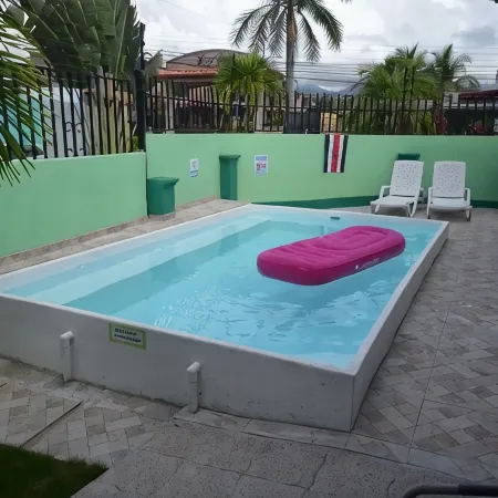 Casa 007, 10 people private Residence downtown Jaco!