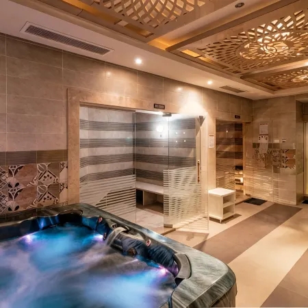 AMC Royal Hotel & Spa