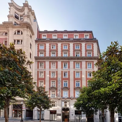 Hotel Hernán Cortés Hotels in de buurt van Recinto Ferial Luis Adaro