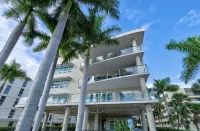 Exceptional Beachfront condo on Crescent Beach - สระว่ายน้ำส่วนตัว