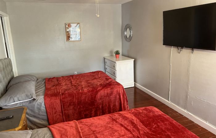 Great Seaside Family Escape - Walk to Beach and Bay -Patio, Parking, BBQ