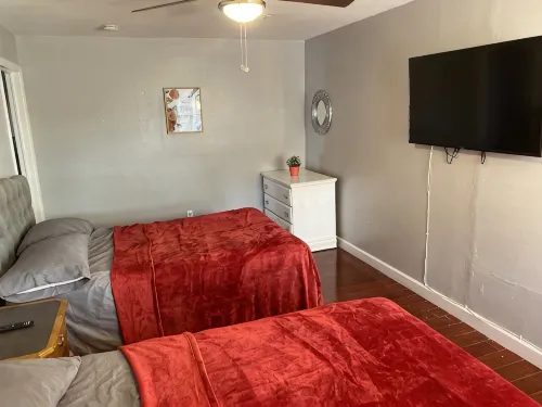 Great Seaside Family Escape - Walk to Beach and Bay -Patio, Parking, BBQ - Family