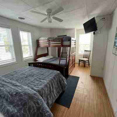 2.5 blocks from Beach in Lower Chelsea area of A.C Rooms