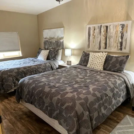Valley View Retreat - Spacious, beautiful home near river - perfect for families