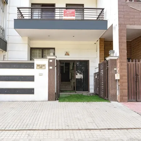 Hotel Red Leaf