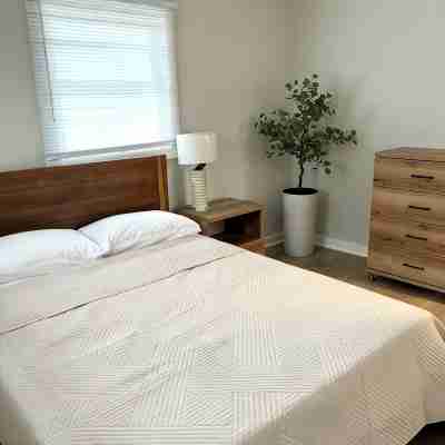 Cozy Modern Farmhouse Prime Lakeview Location Rooms