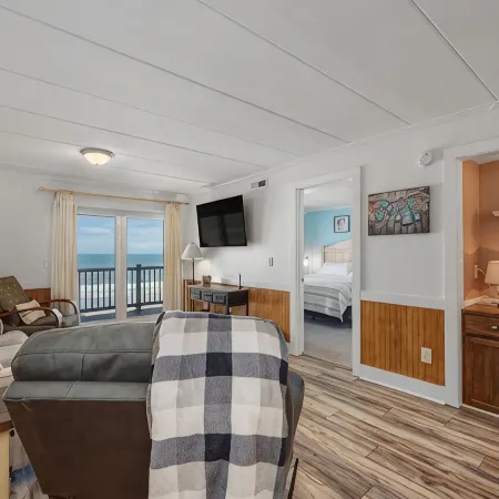 Oceanfront Retreat, Private Patio, Stunning Views, Sleeps 5