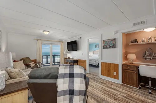 Oceanfront Retreat, Private Patio, Stunning Views, Sleeps 5