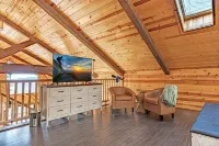 Mountain Retreat with Stunning views, 7 Priv Acres, Sauna, Hot Tub, and Gameroom - Chalets