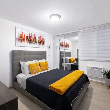Bayshore Apt.|2PPL| Beach| Balcony| Top Location
