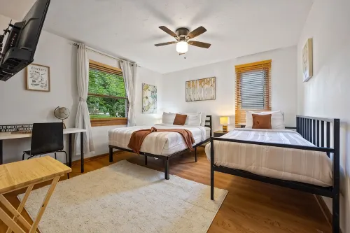 Ultimate Stone Mountain I Cabin-Style I  Sleep 20 - balcony