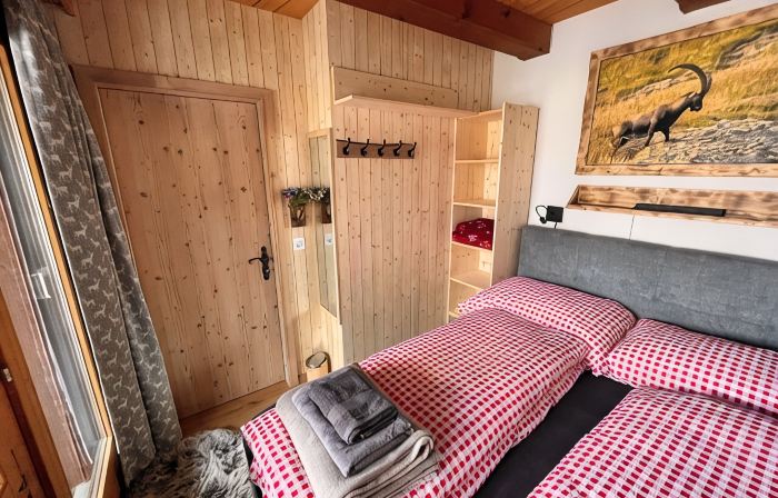 Cozy chalet in the Swiss Alps with Heidi bed. Pet friendly!