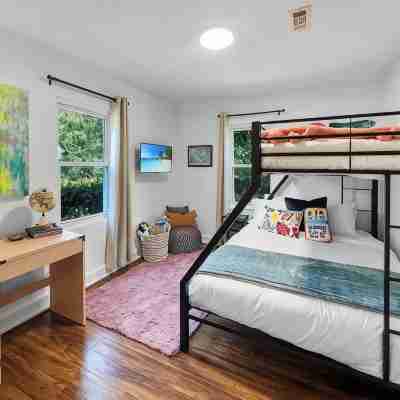 Charming family-friendly casita 5 min to downtown, 15 min to beach Rooms