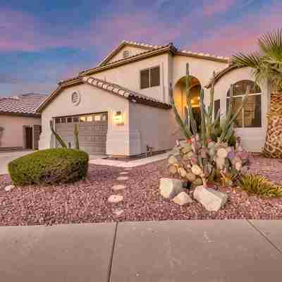 Sparkling Saltwater Pool • Spa • FirePit • Free Netflix • WiFi • 4Br/3BA Hotel Exterior