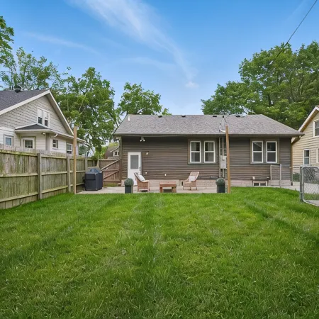 Recently Remodeled! Charming 2-bedroom bungalow in terrific DSM neighborhood