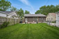 Recently Remodeled! Charming 2-bedroom bungalow in terrific DSM neighborhood - 방갈로