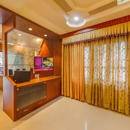 Hotel Thakur Galaxy- Nr Railway Station