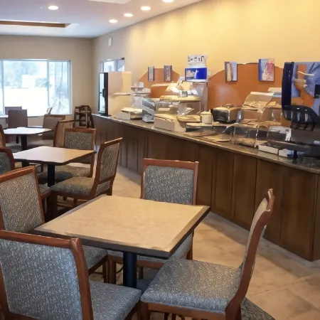 Holiday Inn Express CORTLAND by IHG