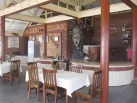 Coconut Grove Beach Resort - breakfast