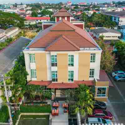 โรงแรมระพีพรรณวิลล์ Hotel Exterior
