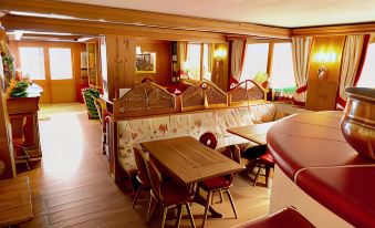 Dream Hotel - Housity