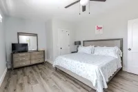 Eagle Nest Apartment-Walk to downtown & the water! New heated POOL January 2024! - Apartments