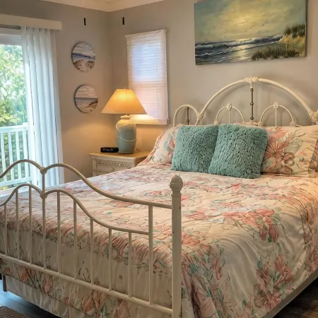 Warm and Cozy Home in Quiet Neighborhood!! LLC