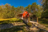 Escape to the Red Barn! Private Retreat on 8 Acres w/Firepit & Stocked Pond! - Alphydda